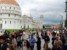 piza zdjęcia - tłumy turystów na Piazza del Duomo